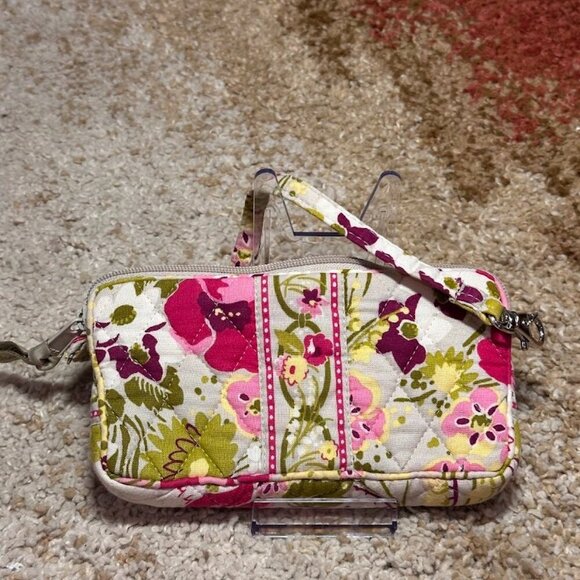 Vera Bradley Make Me Blush Zip Wristlet Quilted Wallet Designer EUC On The Go - Picture 1 of 11
